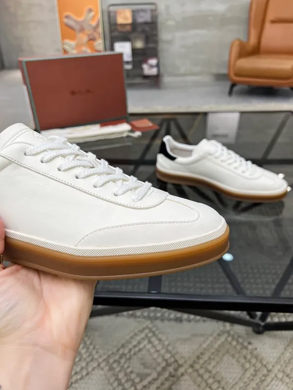 Factory price: 440💰Loro men's shoes💰iana top purchasing agent🇮🇹 men's shoes💰 The popular casual sneakers counter of the popular street man has new products at the same time. The uppers are made of cowhide fabric imported from Italy. The high-quality splicing technology has a classic and generous layout with a masculine temperament. Soft and comfortable cowhide lining. The soles: the original soles are specially provided by the original factory. The exclusive molded soles are super comfortable. The original factory follows the order. 🔍🔍High quality. You can enter and exit the counter at will. Welcome to compare. The code number is 38-44, customized 45